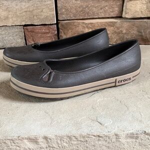 Crocs size 6 brown loafers